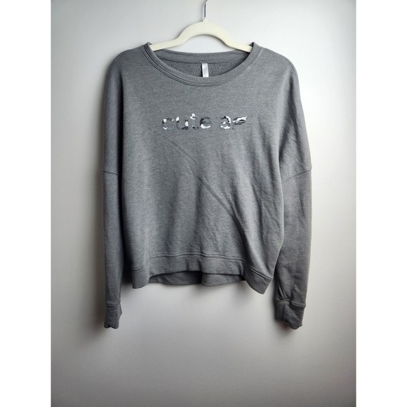 Fabletics Tops - Fabletics Cute AF drop shoulder sweatshirt gray camo print sz L crop no mat tag